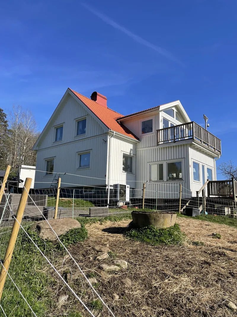Villa med rengjort och impregnerat tak